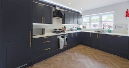 Cove Road Houses by Redwood Stays