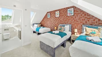 Rumah Eksklusif, 4 kamar tidur, patio | 4 kamar tidur dan didekorasi berbeda-beda