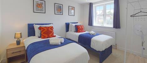 Maison Supérieure, 4 chambres, patio | 4 chambres, décoration personnalisée, ameublement personnalisé, bureau