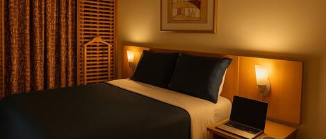 Suite | 1 bedroom, desk