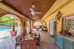 Outdoor dining - Thalissa Beach House - Mono White by BarbarHouse (Taranto)