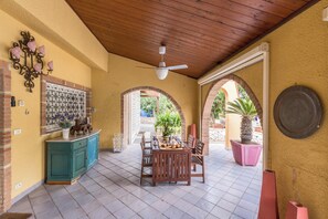 Dining - Thalissa Beach House - Mono View by BarbarHouse (Taranto)