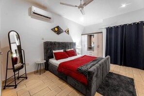 2 habitaciones, tabla de planchar con plancha, wifi y ropa de cama 