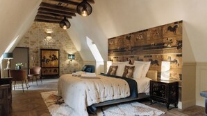 Grand Suite, Hill View | Premium bedding, WiFi (free), individually decorated - Manoir de Laroque Delprat (Autoire)