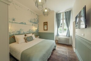 Comfort Double Room | Premium bedding, individually decorated, individually furnished - Manoir de Laroque Delprat (Autoire)