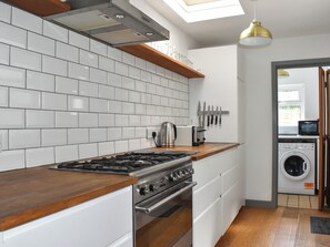 Geschirrspüler, Hochstuhl, Kochgeschirr/Geschirr/Besteck