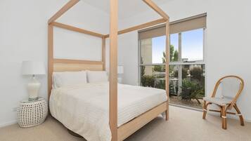 Desk, iron/ironing board, travel cot, WiFi