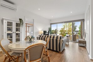 Dining - Little Cove - Safety Beach (Safety Beach)