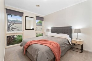 3 chambres, fer et planche à repasser, lit parapluie, Wi-Fi