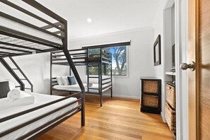 3 bedrooms, travel crib, WiFi, bed sheets