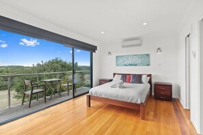 3 bedrooms, travel crib, WiFi, bed sheets