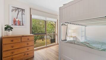 3 bedrooms, WiFi, bed sheets