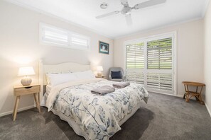 3 chambres, fer et planche à repasser, Wi-Fi, draps fournis
