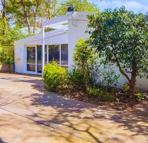 Property grounds - Garden Cottage - Somers (Somers)
