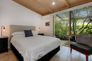 3 bedrooms, desk, iron/ironing board, WiFi