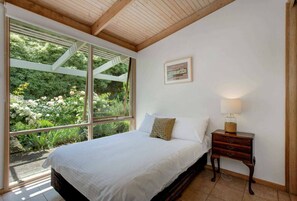 3 室のベッドルーム、デスク、アイロン / アイロン台、WiFi