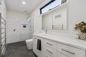 ヘアドライヤー、タオル