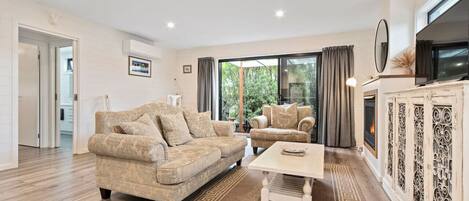 Televisie en een open haard