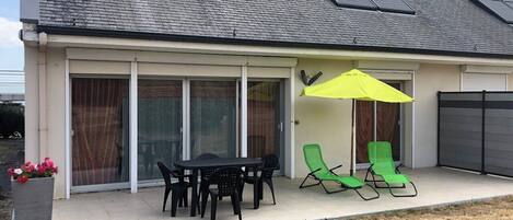 تناول الطعام بالخارج