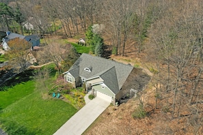 Exterior - Walk to Lake Michigan. Spacious 5-bedroom house near Tunnel Park and bike trails (Holland)