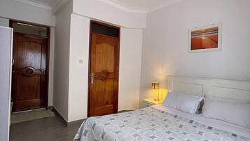 2 Schlafzimmer, Zimmersafe, Bügeleisen/Bügelbrett, kostenloses WLAN