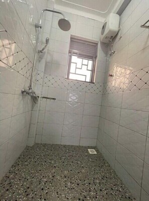Dusche, Handtücher, Toilettenpapier