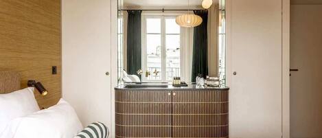 2 bedrooms, iron/ironing board, travel cot, WiFi