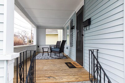 Greyson's Hideout - East Rochester Gem! Nearby everything & village!