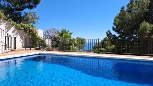 Full apartment (4p) with large pool and terrace overlooking the sea
