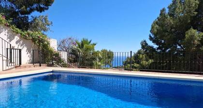 Full apartment (4p) with large pool and terrace overlooking the sea