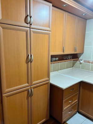 Family Apartment, River View | Private kitchen - Aygün Pansiyon (Çaykara)