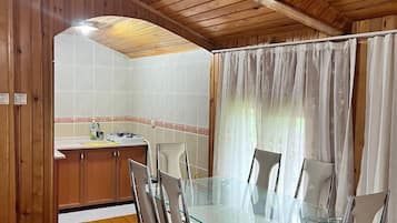 Family Apartment, River View | Shared kitchen