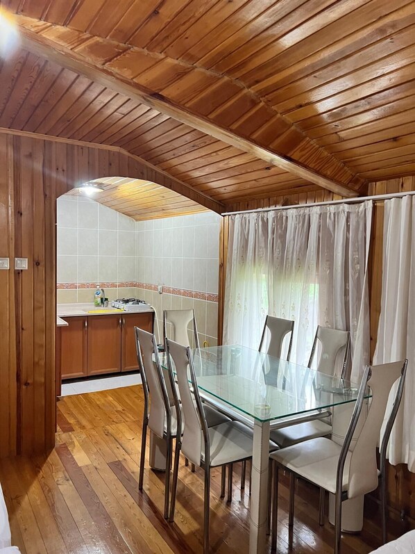 Perhehuoneisto, jokinäköala | Jaettu keittiö