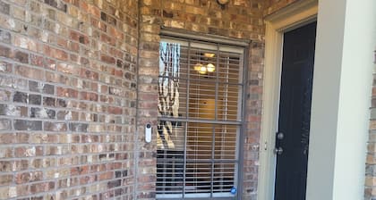 Cute and Cozy Condo. Home away from home.