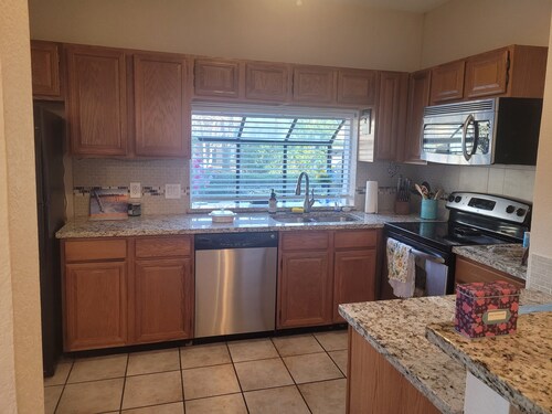 Cute and Cozy Condo. Home away from home.