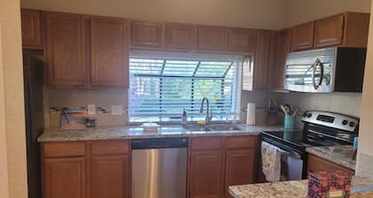 Cute and Cozy Condo. Home away from home.