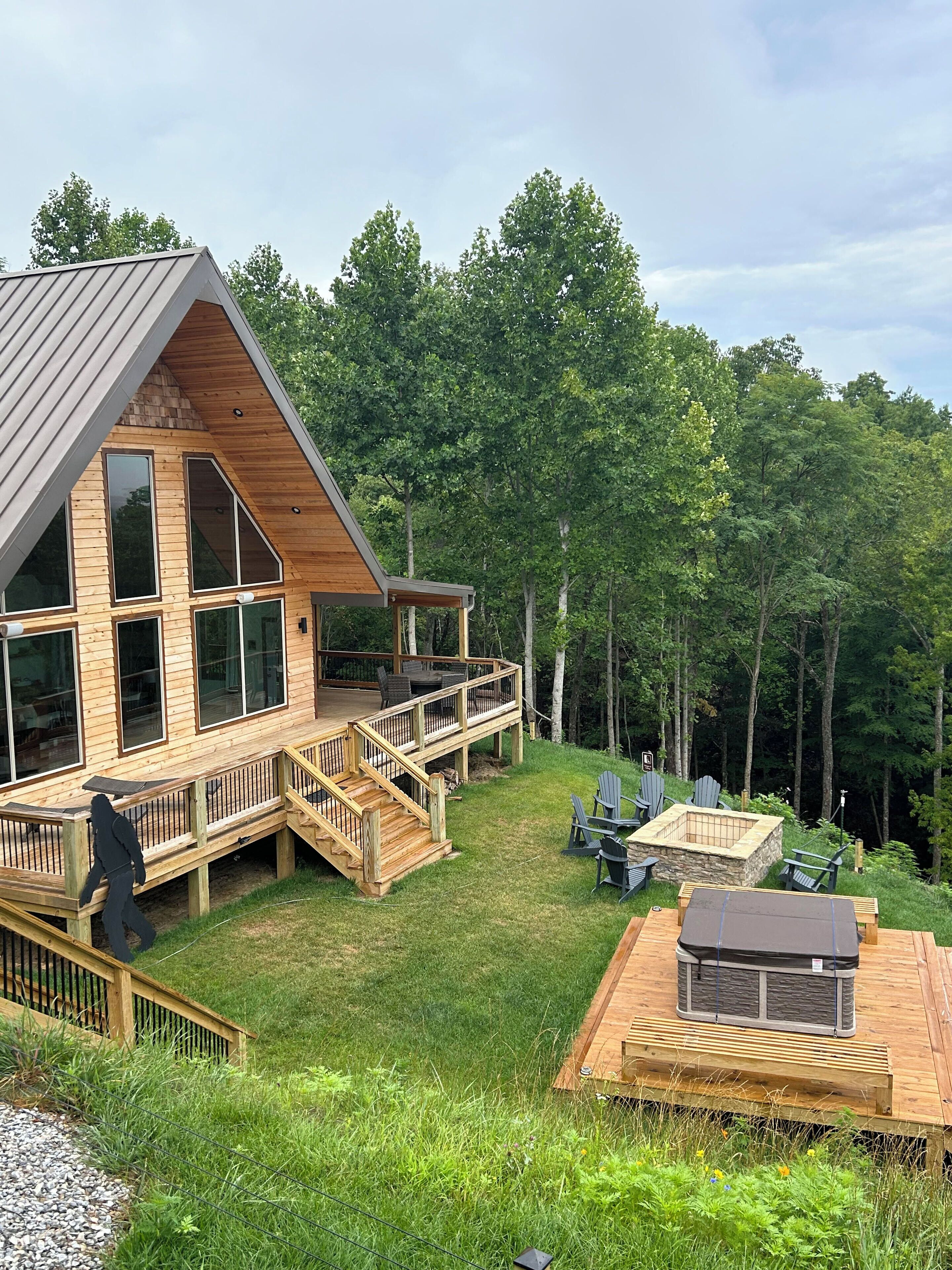 Big Foot Lodge Luxury Mountain Retreat Nestled in Nantahala Snowbird Mountains
