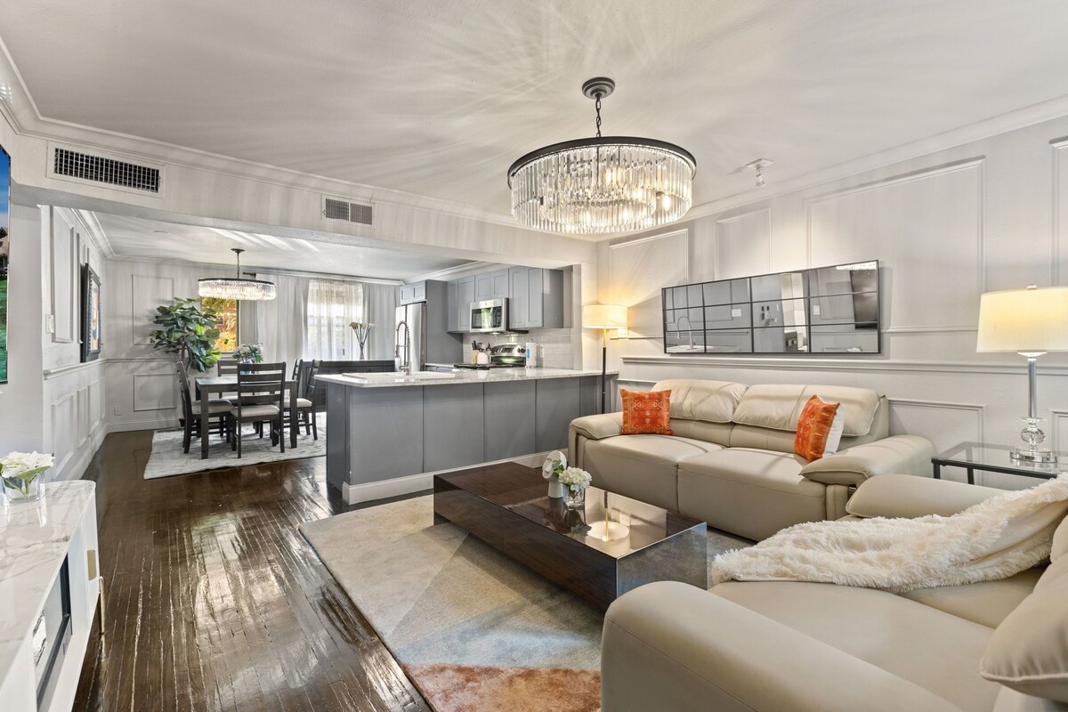 Beautiful first-floor 2BR/1.5BA condo near White Rock Lake with resort-style pool, hot tub, cold plunge, dry sauna, and outdoor cardio area—perfect for a relaxi