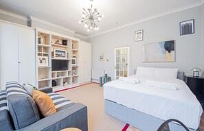 1 bedroom, iron/ironing board, free WiFi, bed sheets - Picturesque Flat in Camden Town (London)