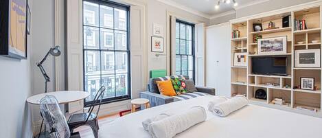 1 habitación, tabla de planchar con plancha, wifi gratis y ropa de cama