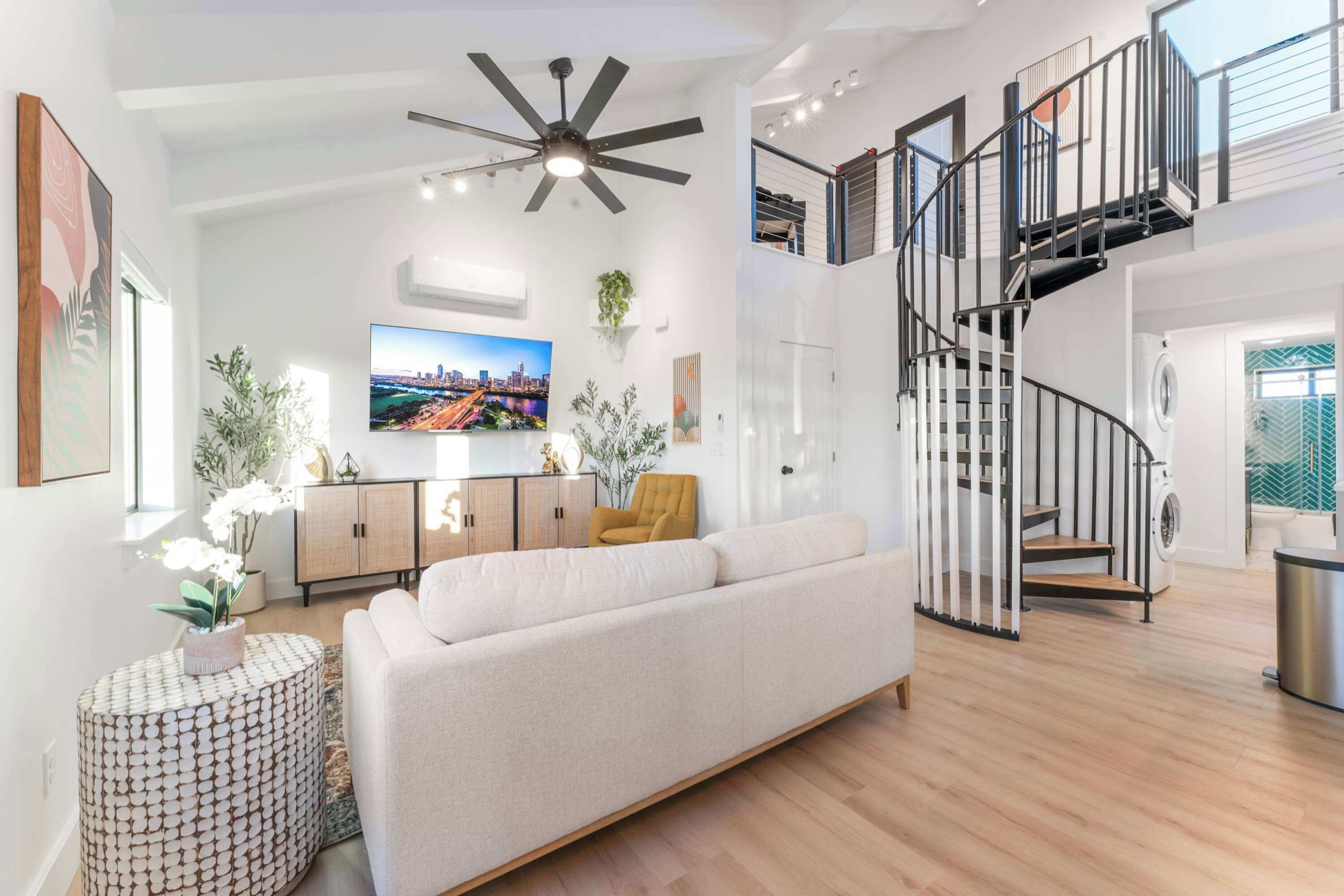 TV, videospill og kontorer