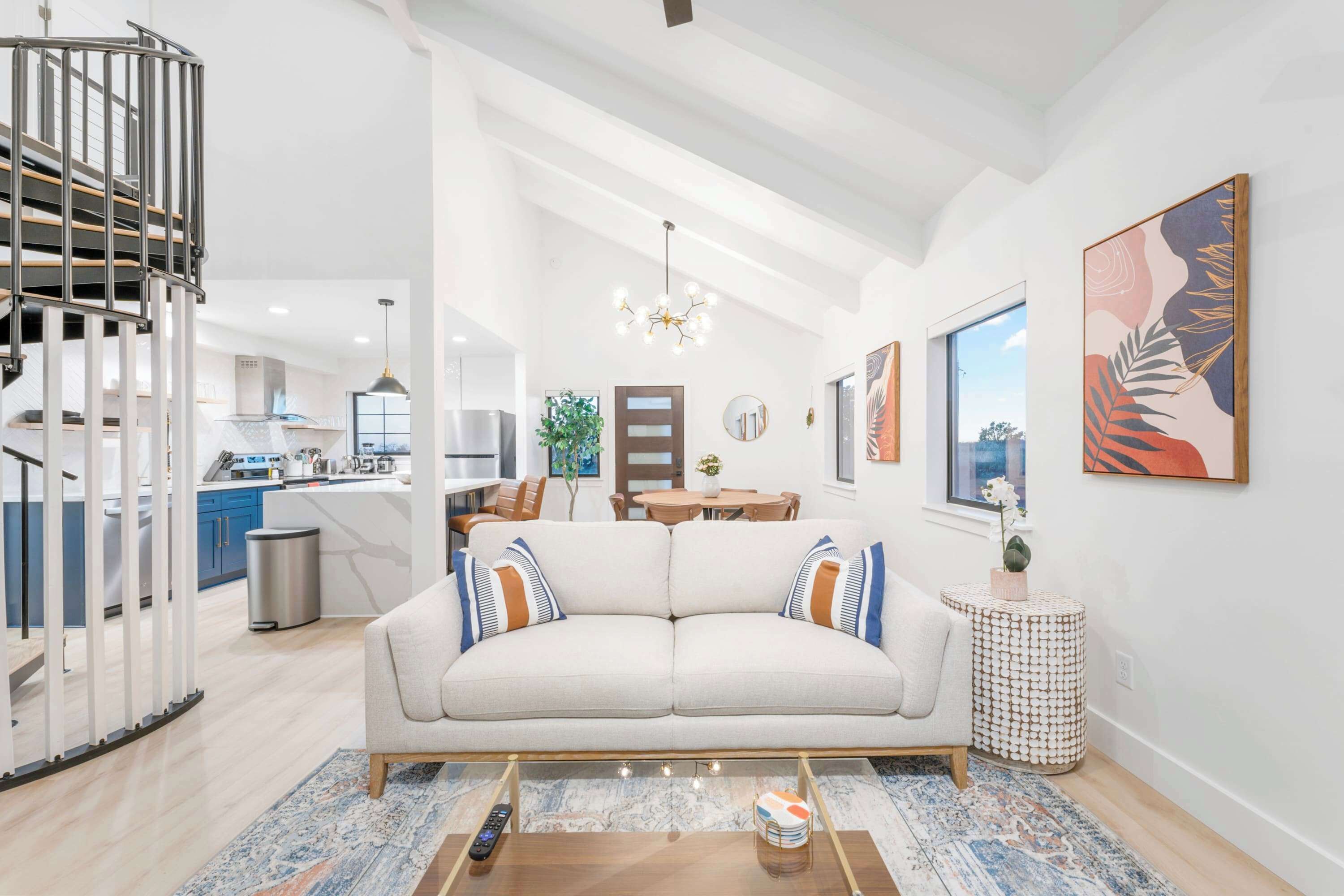 TV, videospill og kontorer