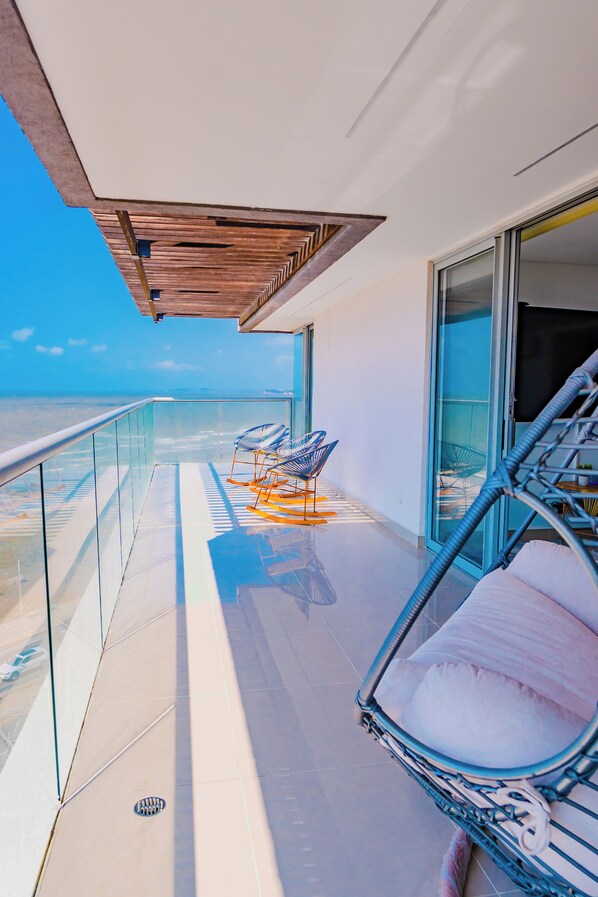 Apartment | Balcony - U-GO Edificio Ocean Drive en Crespo (Cartagena)