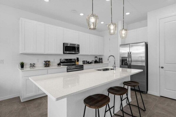 冷蔵�庫、電子レンジ、オーブン、コンロ