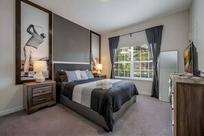 4 bedrooms, iron/ironing board, WiFi, bed sheets - Disney Getaway! Townhouse with Private Pool. Book Now! #CG3435 (Orlando)