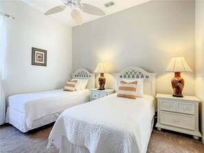 3 quartos, ferros/tábuas de passar roupa, Wi-Fi, roupa de cama