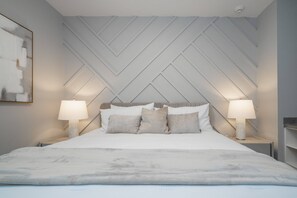 7 quartos, ferros/tábuas de passar roupa, Wi-Fi, roupa de cama