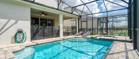 UppvÀrmd pool