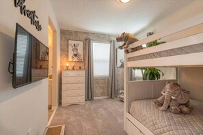 4 bedrooms, iron/ironing board, WiFi, bed sheets