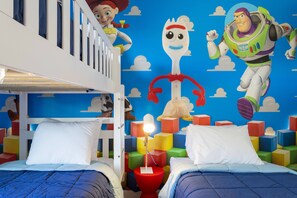 4 bedrooms, iron/ironing board, WiFi, bed sheets - Disney! Private Pool, Hot Tub & Themed Bedrooms. Book Now! #VDR14 (Orlando)